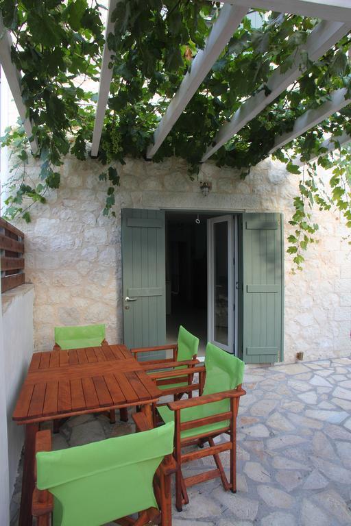 Wild Sea Apartments Áyios Nikítas Стая снимка